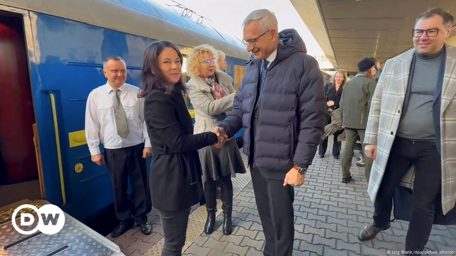 Baerbock zu Solidaritätsbesuch in der Ukraine eingetroffen