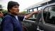 Evo Morales delante de un auto. Evo Morales delante de un auto.