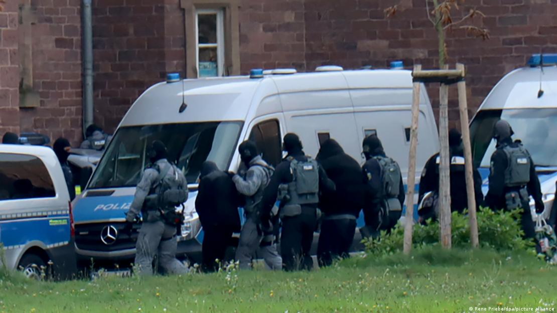 Disa policë arrestojnë dy persona të ekstremizmit të djathtë 