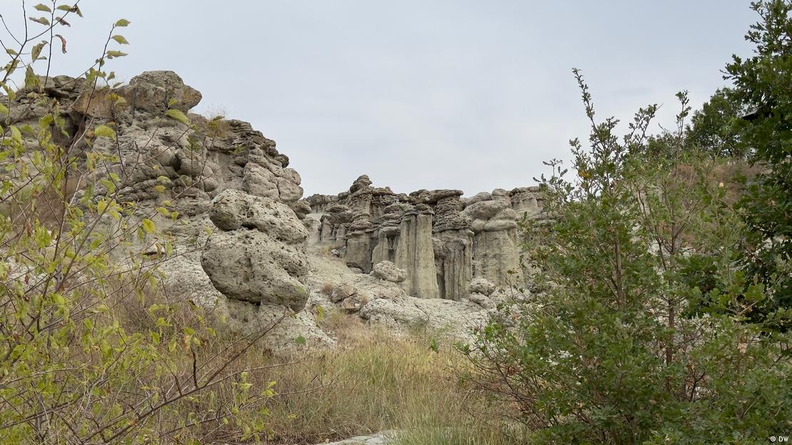 Локалитетот „Камени кукли“