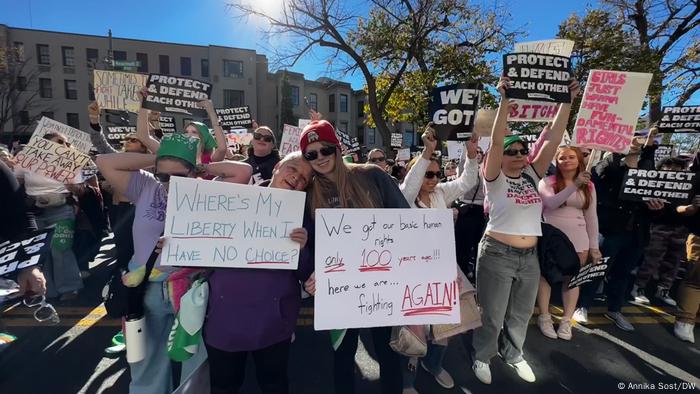 Milhares protestam contra Trump em Washington dois dias antes da posse