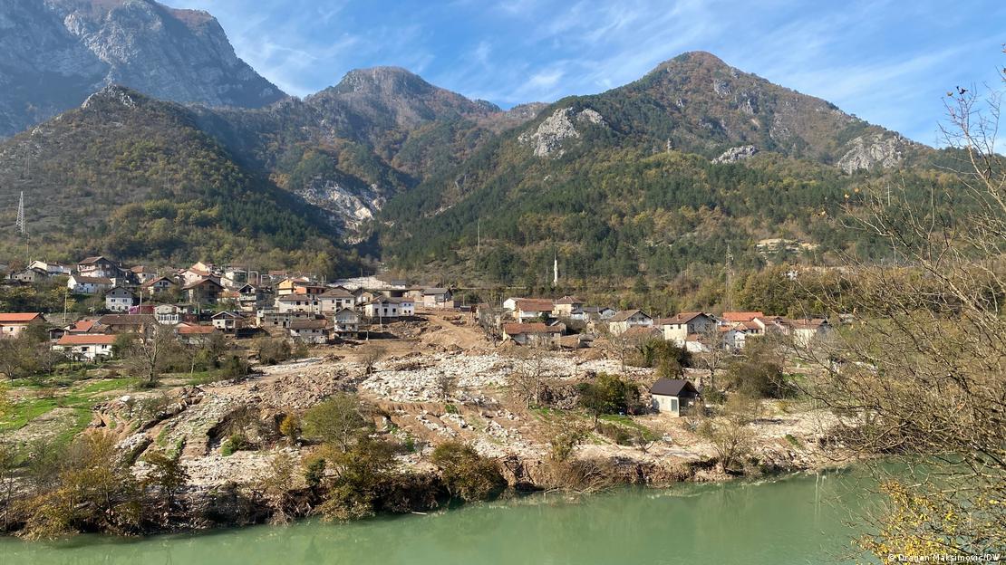 Panorama naselja Donja Jablanica koje je stradalo u poplavama 