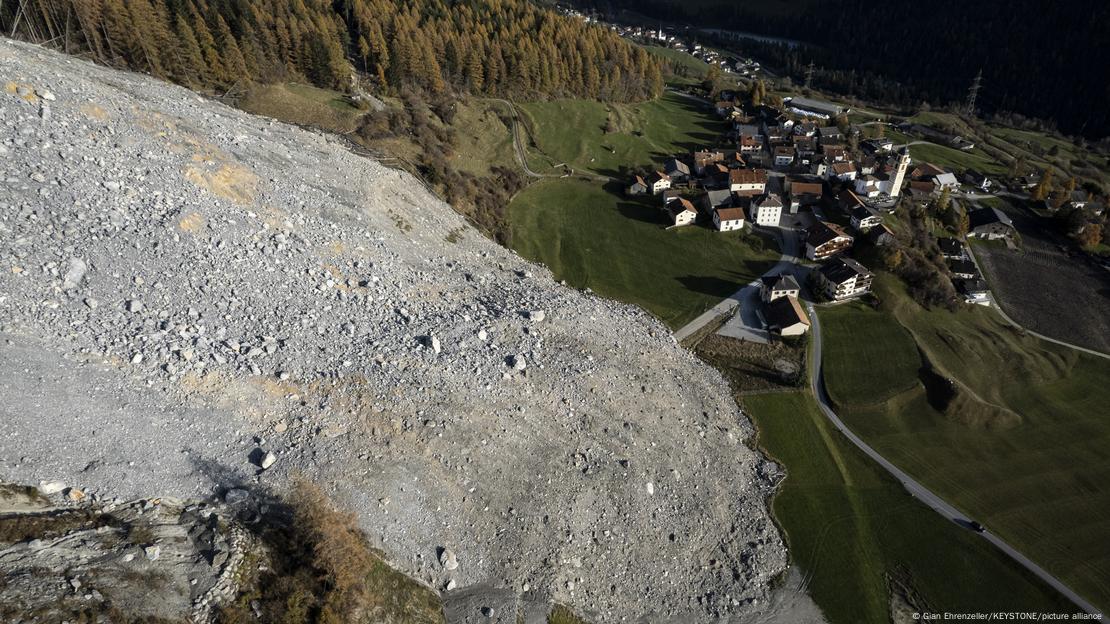 Fshati malor Brienz në Zvicër  - pamje nga lart e fshatit