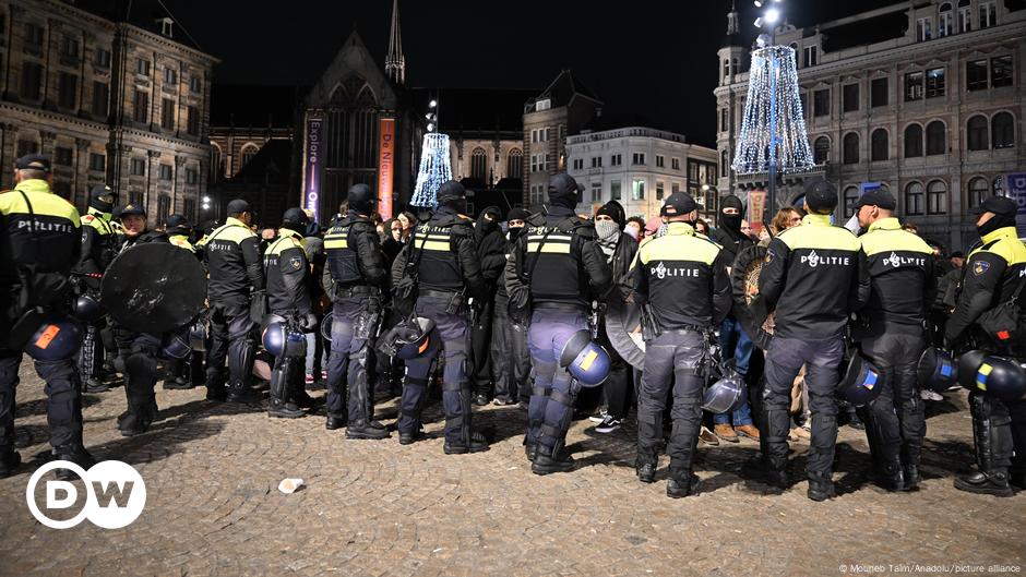 Netherlands: Police investigating brutality allegations