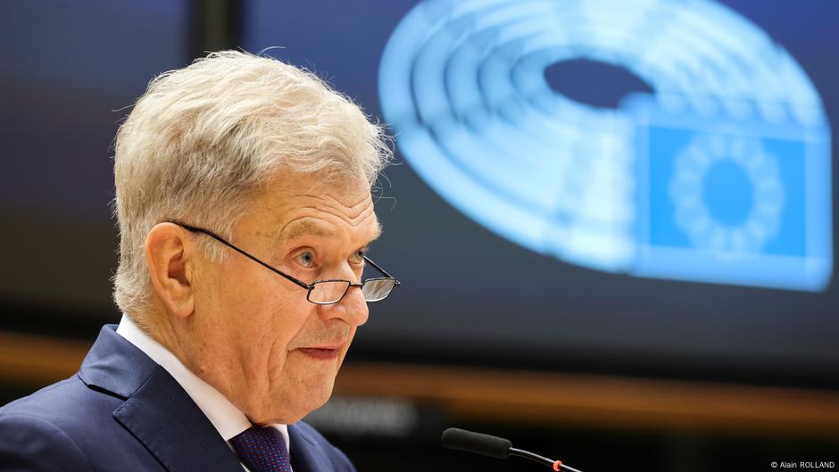 Bivši finski predsednik Sauli Ninisto 2024. tokom obraćanja Evropskom parlamentu