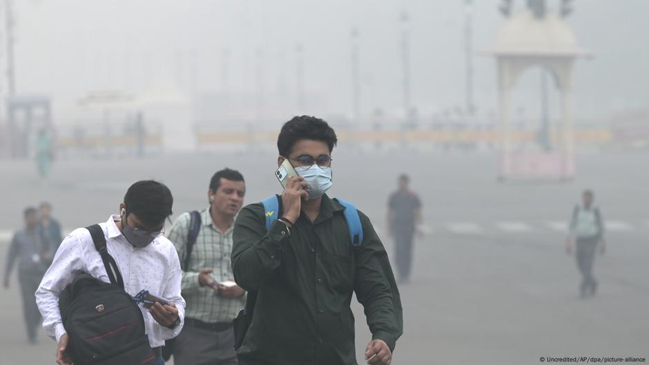India's capital chokes as air pollution soars – DW – 11/15/2024
