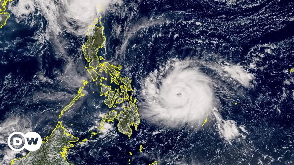 Philippines: Mass evacuations as super typhoon approaches