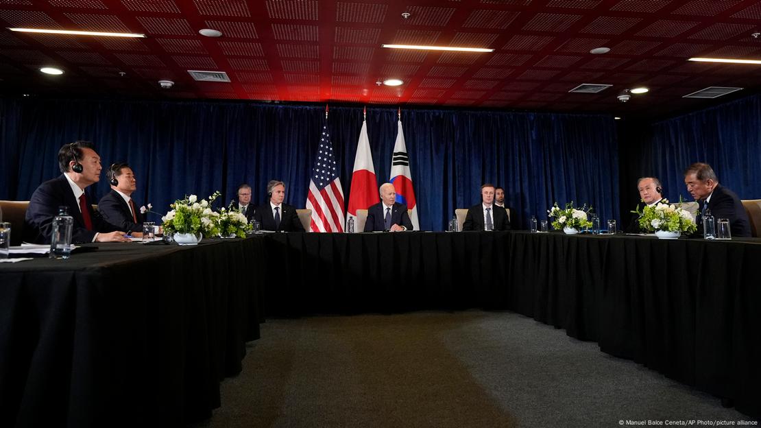 Foto de Joe Biden y sus homólogos de Japón y Corea del Sur.