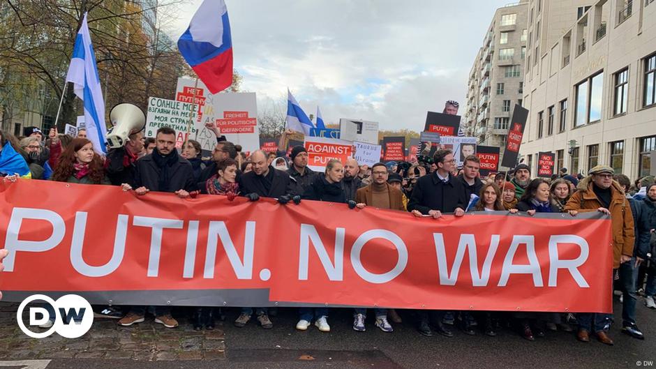 Russian opposition-in-exile holds Berlin protest march