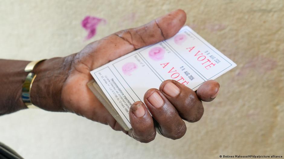 Volksabstimmung in Gabun Ja zu neuer Verfassung DW 18.11.2024