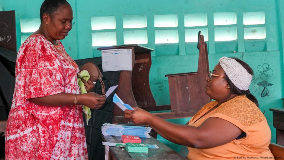 U Gabonu bi, nakon uspešnog referenduma o promeni ustava i posle izbora, mogla da bude imenovana nova civilna vlada