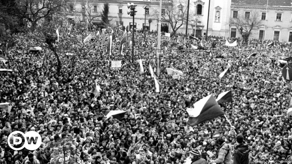 Sllovakia nderon revolucionin përmes protestave demokratike