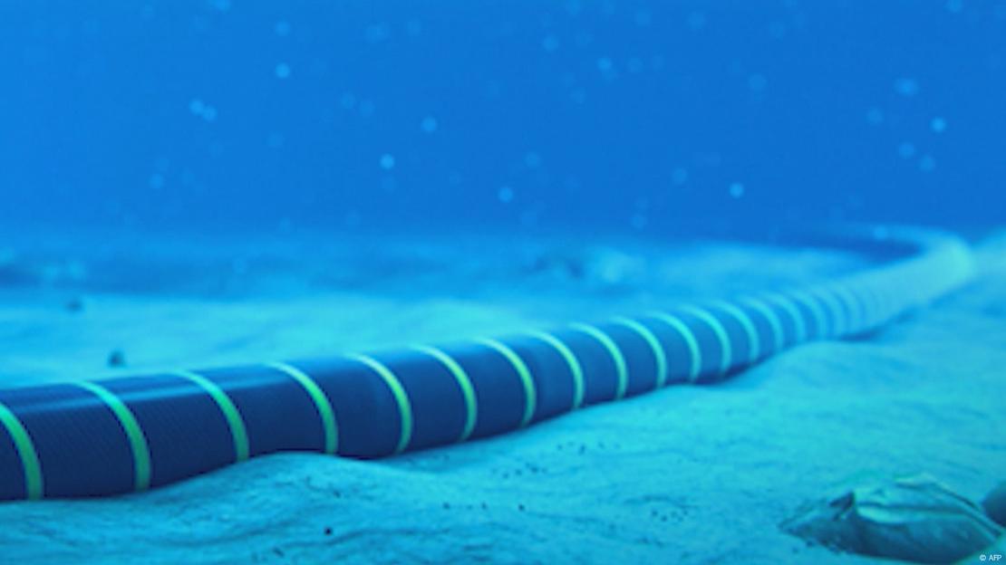 Un cable bajo el agua Un cable bajo el agua