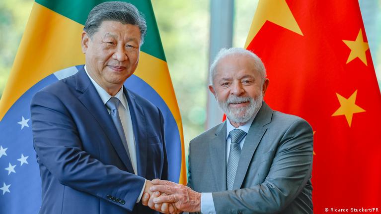 Xi pide a Lula que defiendan el "rol central" de la ONU