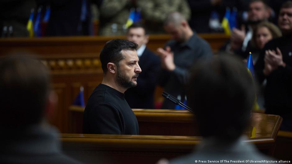 Ukraine updates: Zelenskyy says peace talks will include US  DW  03/03/2025