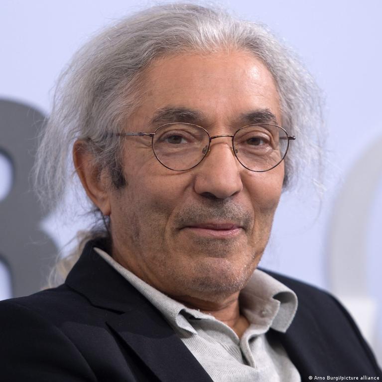 الكاتب بوعلام صنصال والجزائر: قصة اعتقال بخلفيات سياسية! – DW – 2024/11/27