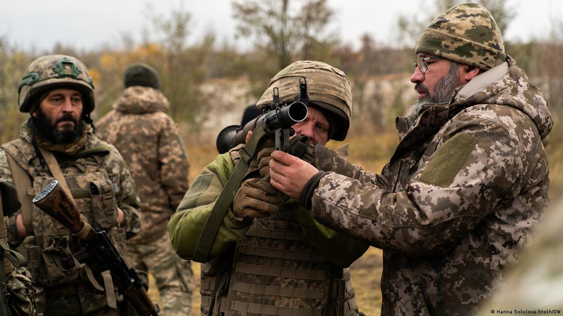 Ukraynalı gençler, zorunlu askerlik yaşının 25'ten 23'e düşürülmesinden endişe ediyor Ukraynalı gençler, zorunlu askerlik yaşının 25'ten 23'e düşürülmesinden endişe ediyor