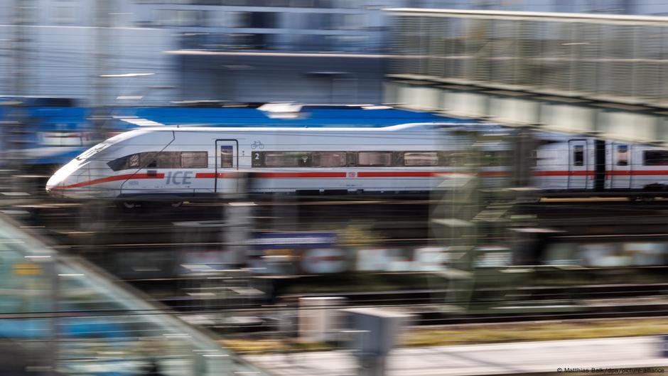 Jechał na gapę. Zatrzymał pociąg jadący 280 km/h