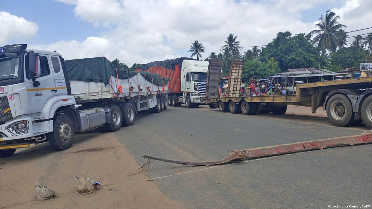 Protestos em Inhambane: Cidadãos pressionam baixa de preços – DW – 19 ...