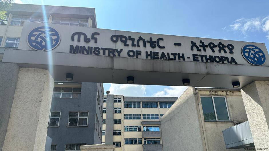 የጤና ባለሙያዎች “የሙያ ማህበራት እያገዙን” አይደለም አሉ