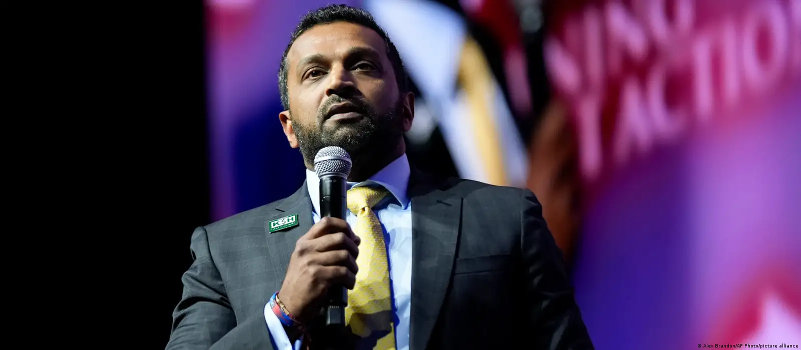 Donald Trump elige a Kash Patel para dirigir el FBI – DW – 01/12/2024