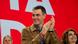 Un sonriente Pedro Sánchez apaude el resultado de la votación. Un sonriente Pedro Sánchez apaude el resultado de la votación.