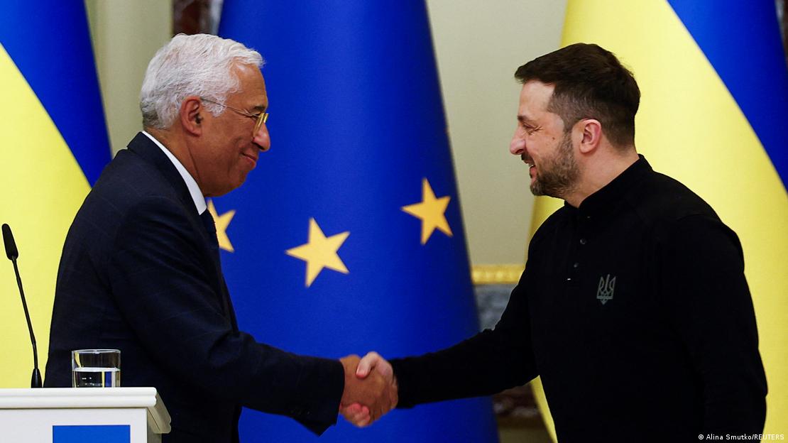 Antonio Košta se rukuje s ukrajinskim predsjednikom Zelenskim