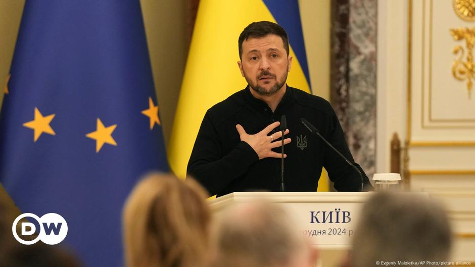 Ukraine updates: Zelenskyy, Macron discuss troops deployment