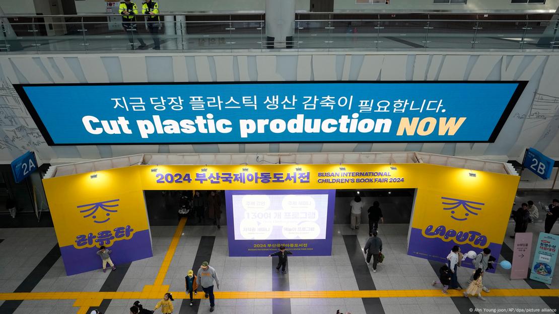 Conversaciones de la ONU en Busan, Corea del Sur, en 2024, para reducir la producción de plástico.