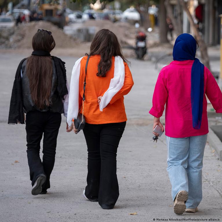 خبرگاه؛ ثبت ۱۸ مورد زن‌کشی در ایران در نخستین ماه سال ۲۰۲۵ – DW – ۱۴۰۳/۱۱/۱۶