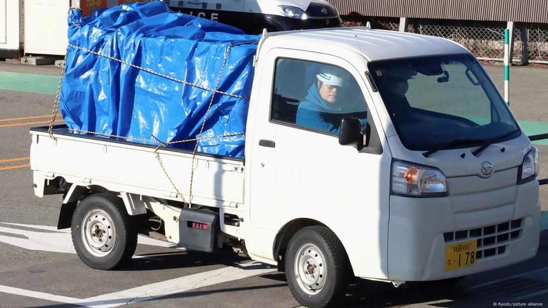 Los militares ayudarán a desplegar jaulas similares a la que se ve en esta imagen de diciembre de 2024