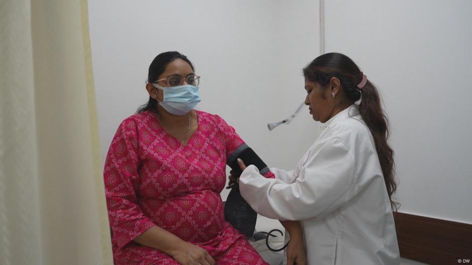 Toxic smog in Delhi puts India's unborn children at risk – DW – 12/03/2024