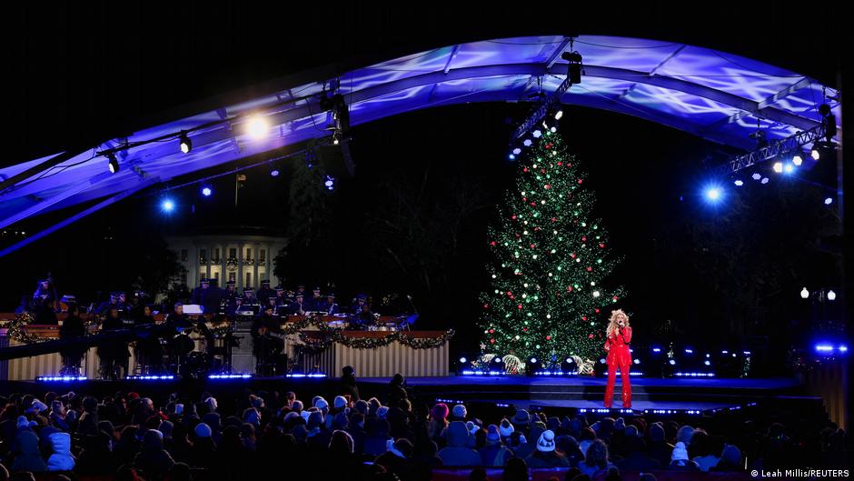 バイデン氏、ホワイトハウスで最後のクリスマスツリーに点灯 – DW – 2024/12/06