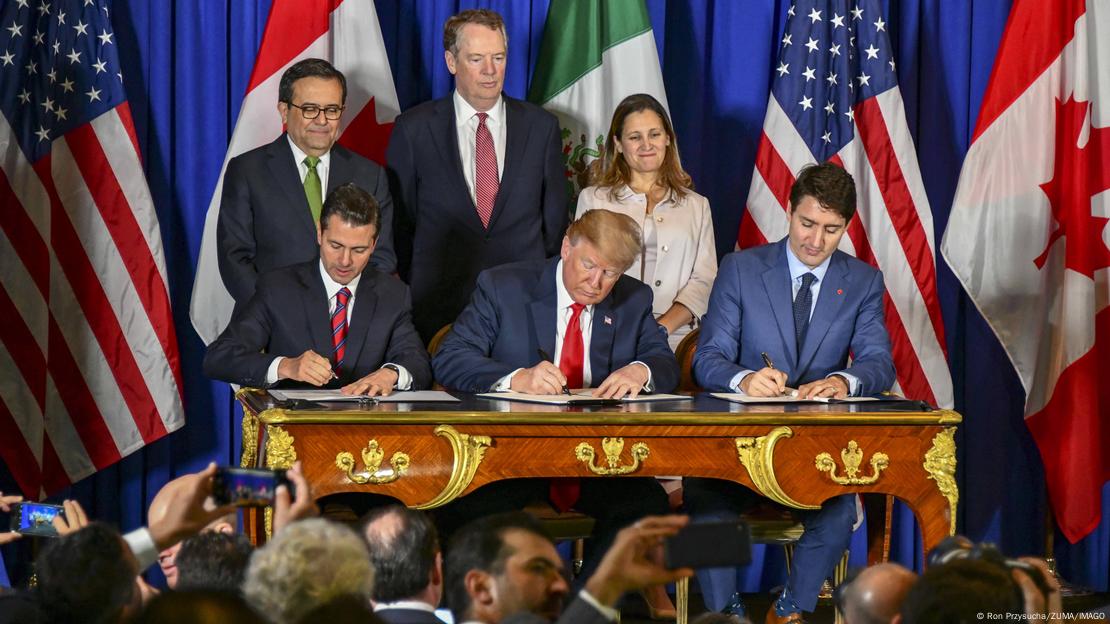 Peña Nieto, Trump y Trudeau firmando el T-MEC, en noviembre de 2018.