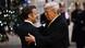 Donald Trump e Emmanuel Macron se abraçam Donald Trump e Emmanuel Macron se abraçam