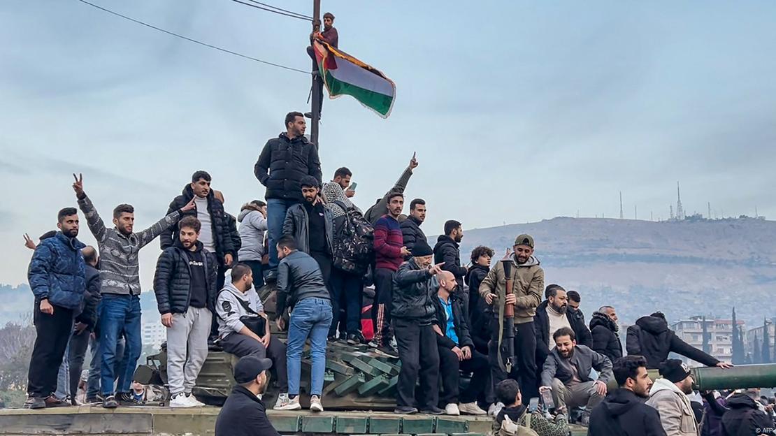 Suriyeli muhaliflerin Şam'a girmesinin ardından destekçileri sevinç gösterileri yaptı 