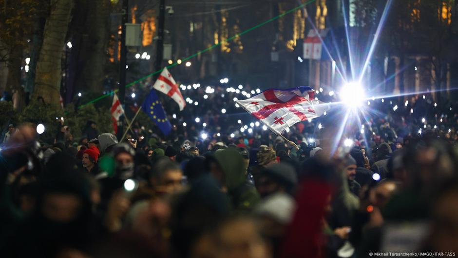 Masovni i za sada jalovi protesti u Gruziji