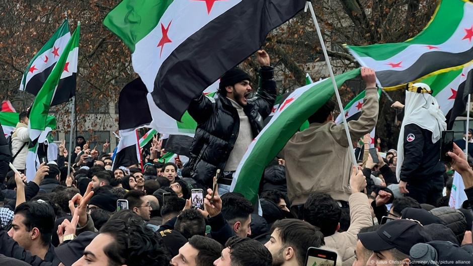 اللاجئون السوريون في ألمانيا بعد سقوط الأسد: عودة أم بقاء؟