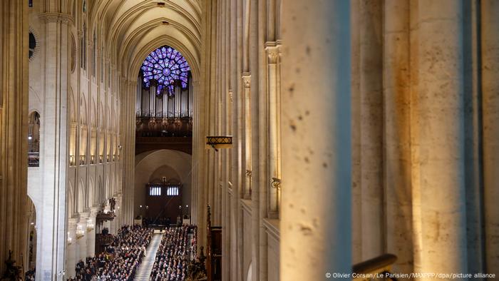 Notre-Dame celebra primeiras missas de Natal após incêndio de 2019