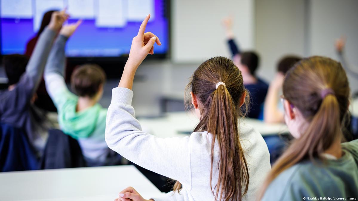 德国小学生4年级毕业后，就要分流进入普通中学、实科中学、文理中学。这种做法多年来一直有着很大争议。