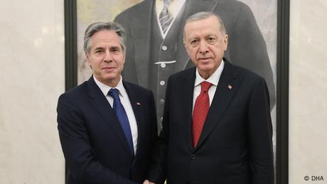 US-Außenminister Blinken betont beim Treffen mit dem türkischen Präsidenten den Schutz von syrischen Minderheiten.