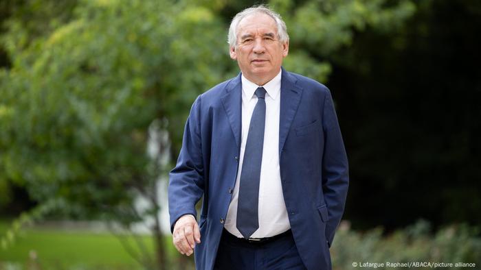 Macron nomeia aliado François Bayrou novo premiê francês