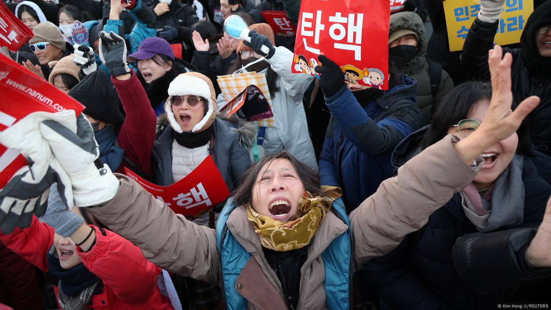 Frauen protestieren gegen das Kriegsrecht