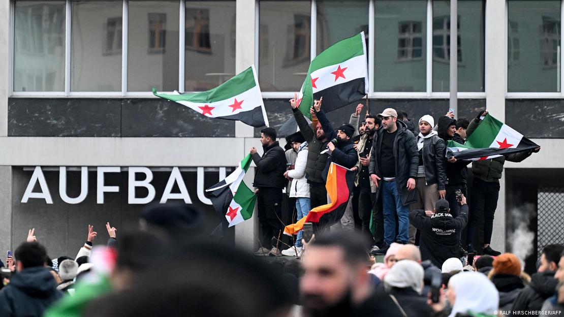 Sírios comemoram em Berlim o fim do regime de Assad Sírios comemoram em Berlim o fim do regime de Assad