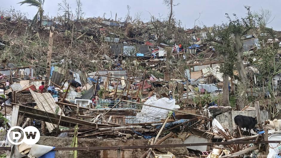 Cyclone Chido kills a number of in Mayotte, batters Mozambique – DW – 12/15/2024