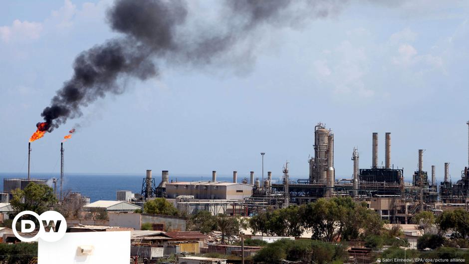 Clashes Halt Operations At Libya S Second Largest Oil Refinery And Spark Fires News Minimalist