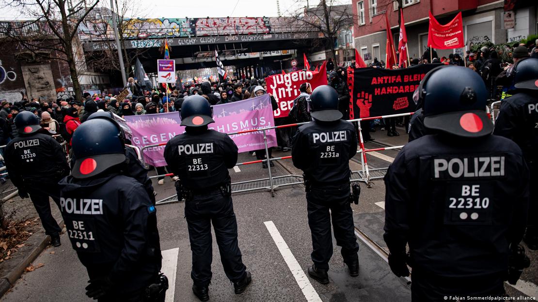 Gjermani | Prostetat e dhunshme dhe policia para demonstruesve 