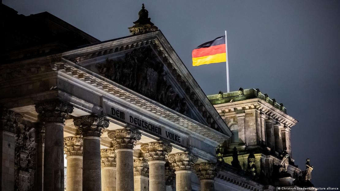 O Reichstag, sede do Bundestag, a câmara baixa do Parlamento alemão