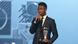 Vinicius Jr recoge el galardón The Best como mejor jugador masculino en Doha, Qatar.