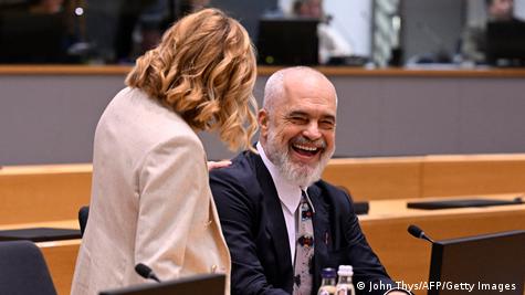 Në foto: Kryeministri shqiptar Edi Rama dhe kryeministrja italiane Giorgia Meloni, gjatë samitit BE-Ballkani Perëndimor në Bruksel, 2024. Në foto: Kryeministri shqiptar Edi Rama dhe kryeministrja italiane Giorgia Meloni, gjatë samitit BE-Ballkani Perëndimor në Bruksel, 2024.